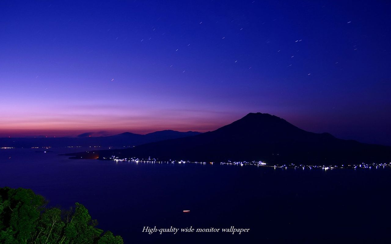 夜明けの桜島をモチーフにしました【1280×800】アスペクト比１６：１０のモニターに対応しています
