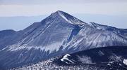 雪景色の高千穂の峰をモチーフにしましたアスペクト比１６：９のモニター【1366×768】に対応しています