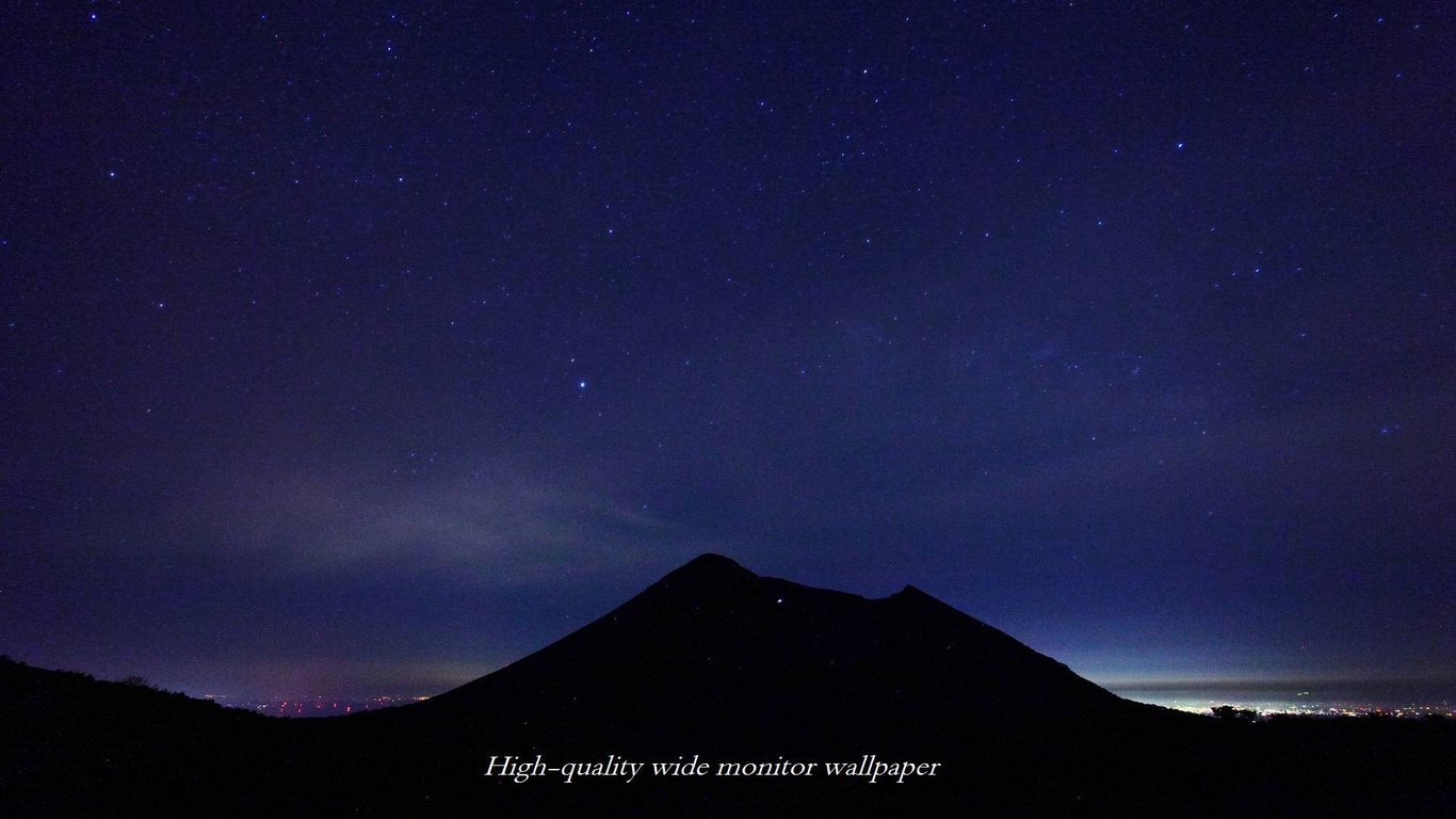 星景写真・夜間撮影をモチーフにしましたアスペクト比１６：９のモニター【1366×768】に対応しています