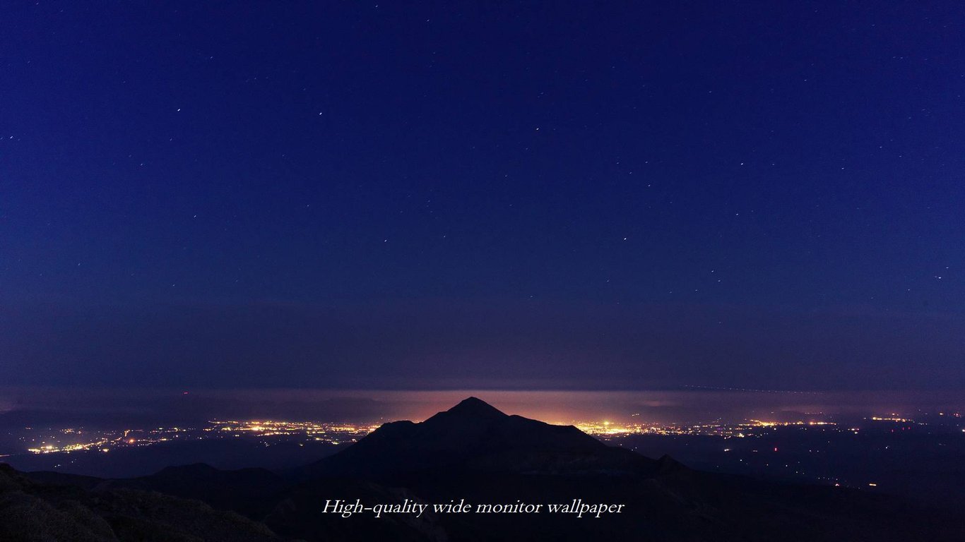 高千穂の峰と夜景をモチーフにしましたアスペクト比１６：９のモニター【1366×768】に対応しています