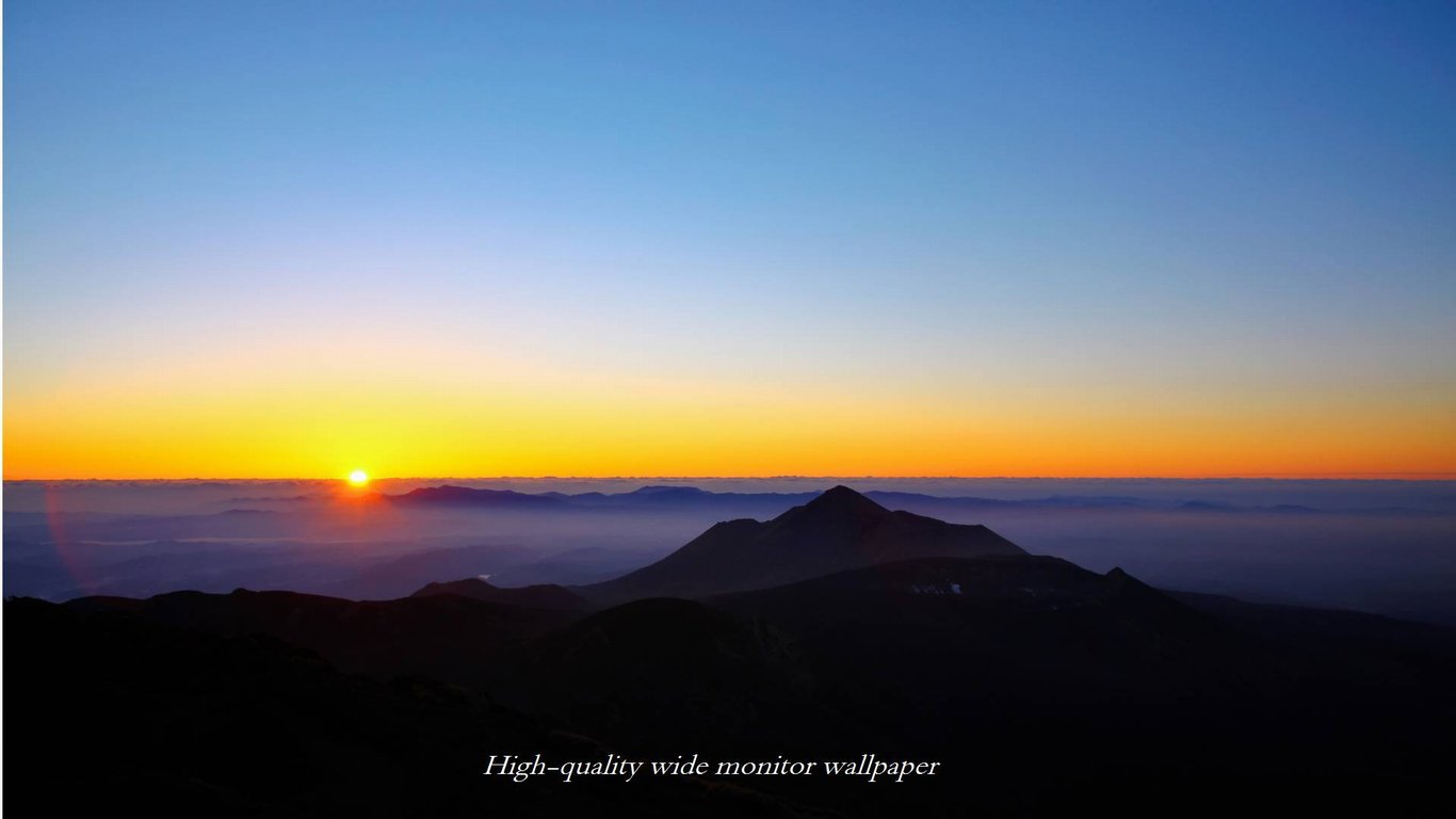 霧島連山と朝陽をモチーフにしましたアスペクト比１６：９のモニター【1366×768】に対応しています