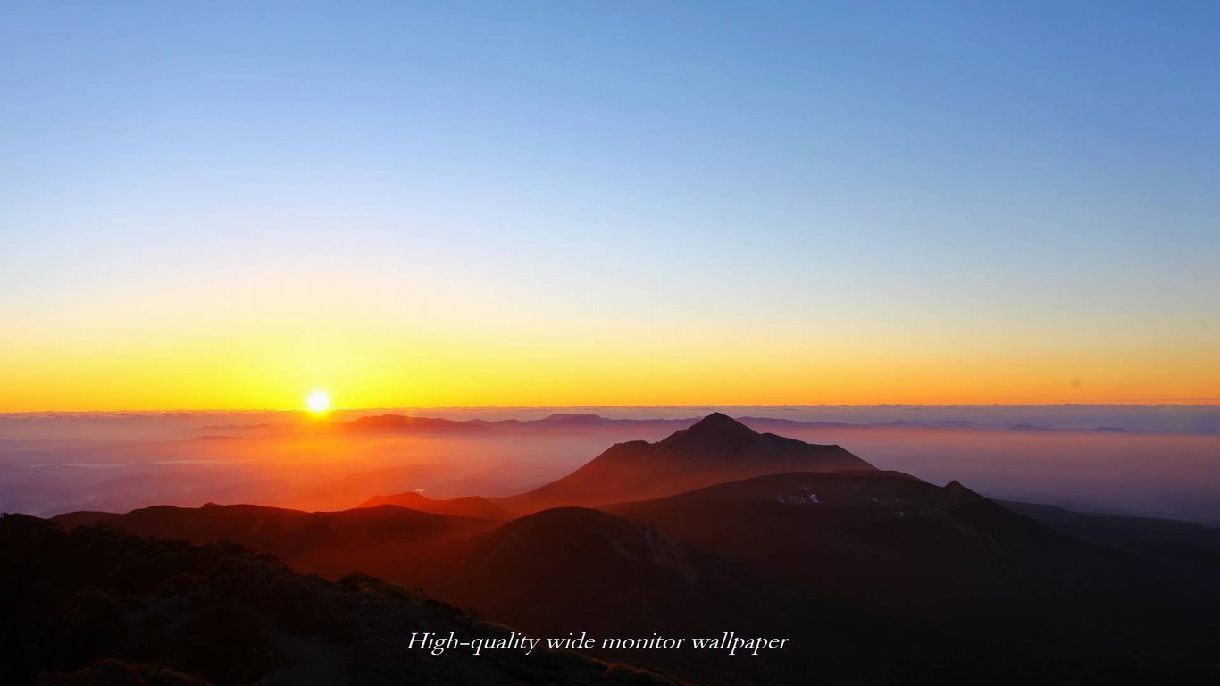 霧島連山と朝陽Ⅱをモチーフにしましたアスペクト比１６：９のモニター【1366×768】に対応しています