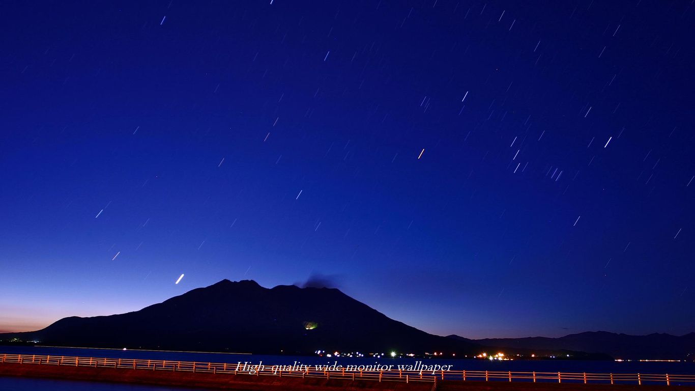 夜明けの桜島をモチーフにしました【1366×768】アスペクト比１６：９のモニターに対応しています