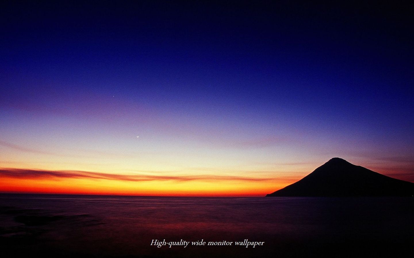 薩摩富士夕景をモチーフにしましたアスペクト比１６：９のモニター【1440×900】に対応しています
