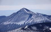 雪景色の高千穂の峰をモチーフにしましたアスペクト比１６：１０のモニター【1440×900】に対応しています