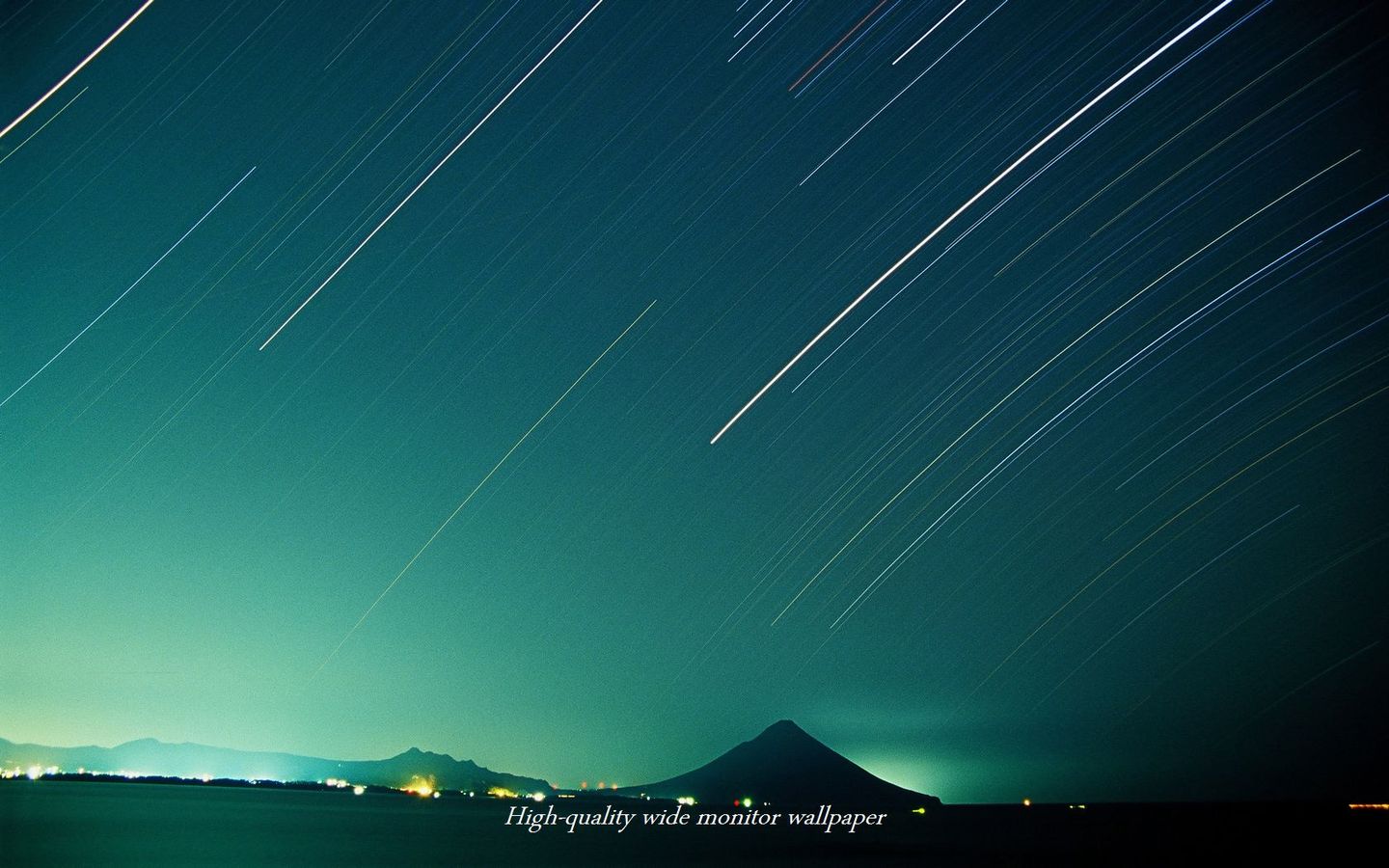 開聞岳と昇る星座をモチーフにしました【1440×900】アスペクト比１６：１０のモニターに対応しています