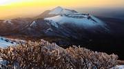 雪景色の高千穂の峰Ⅱをモチーフにしましたアスペクト比１６：９のモニター【1600×900】に対応しています