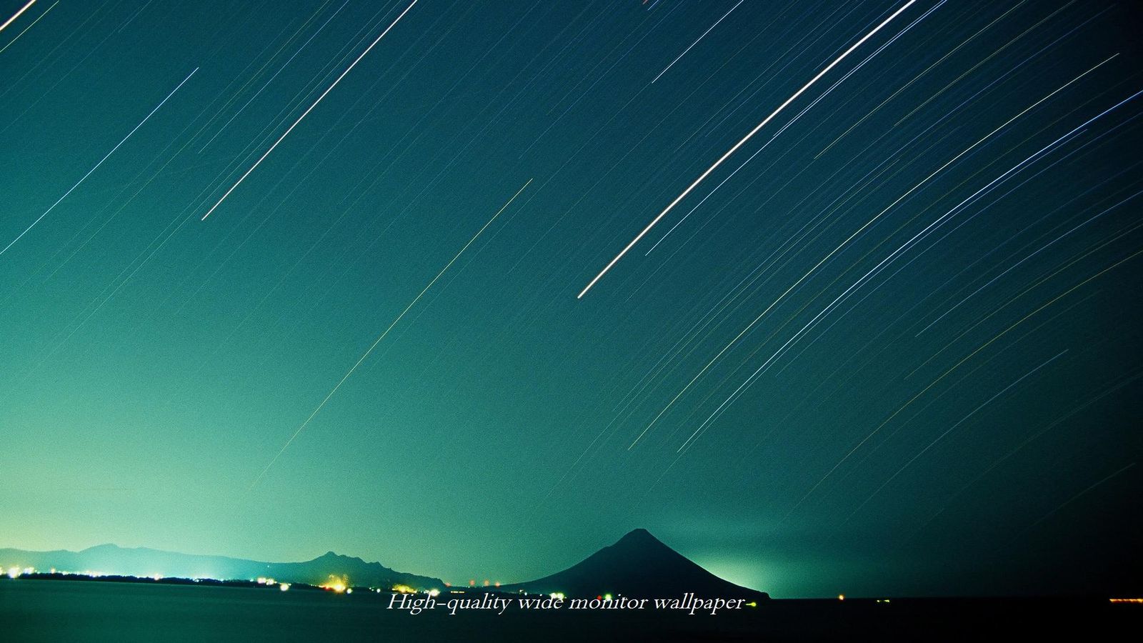 開聞岳と昇る星座をモチーフにしました【1600×900】アスペクト比１６：９のモニターに対応しています