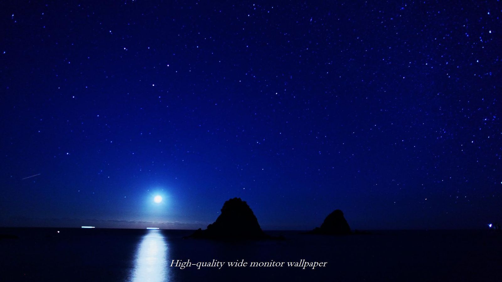 日南海岸に輝く月灯をモチーフにしました【1600×900】アスペクト比１６：９のモニターに対応しています