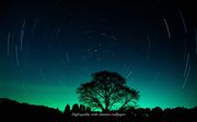 星景写真・夜間撮影をモチーフにしましたアスペクト比１６：１０のモニター【1680×1050】に対応しています