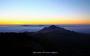 霧島の夜明けをモチーフにしましたアスペクト比１６：９のモニター【1680×1050】に対応しています
