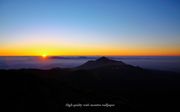 霧島連山と朝陽をモチーフにしましたアスペクト比１６：９のモニター【1680×1050】に対応しています
