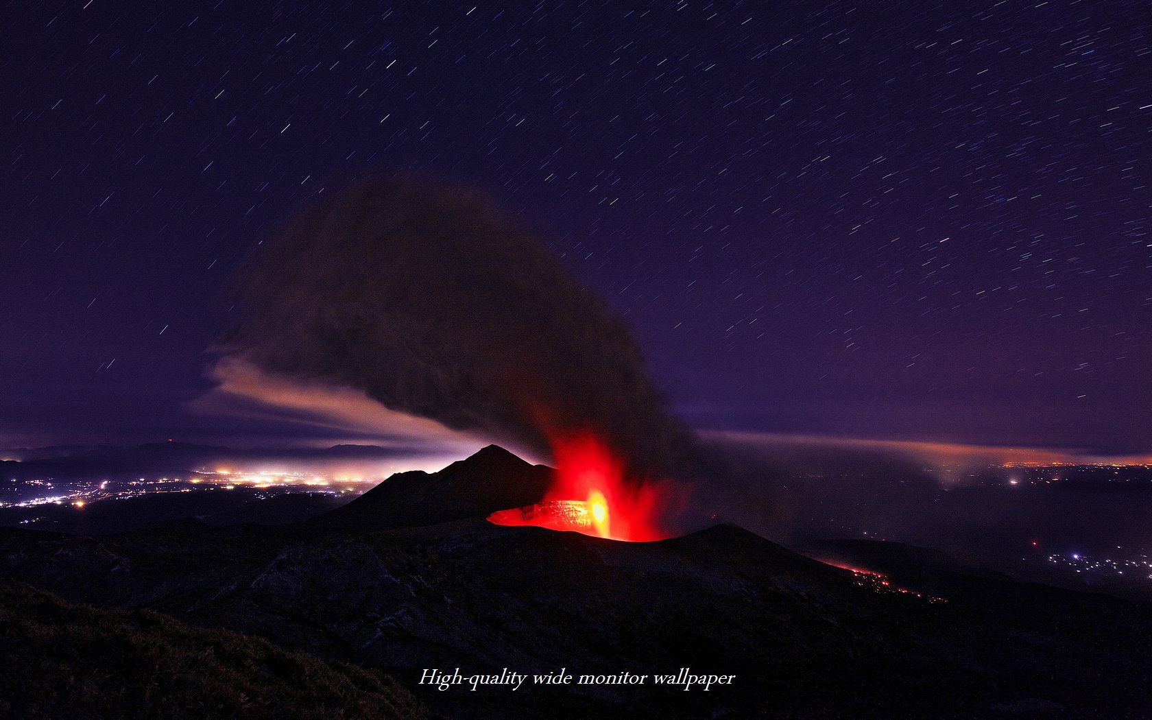 新燃岳の噴火をモチーフにしましたアスペクト比１６：１０のモニター【1680×1050】に対応しています