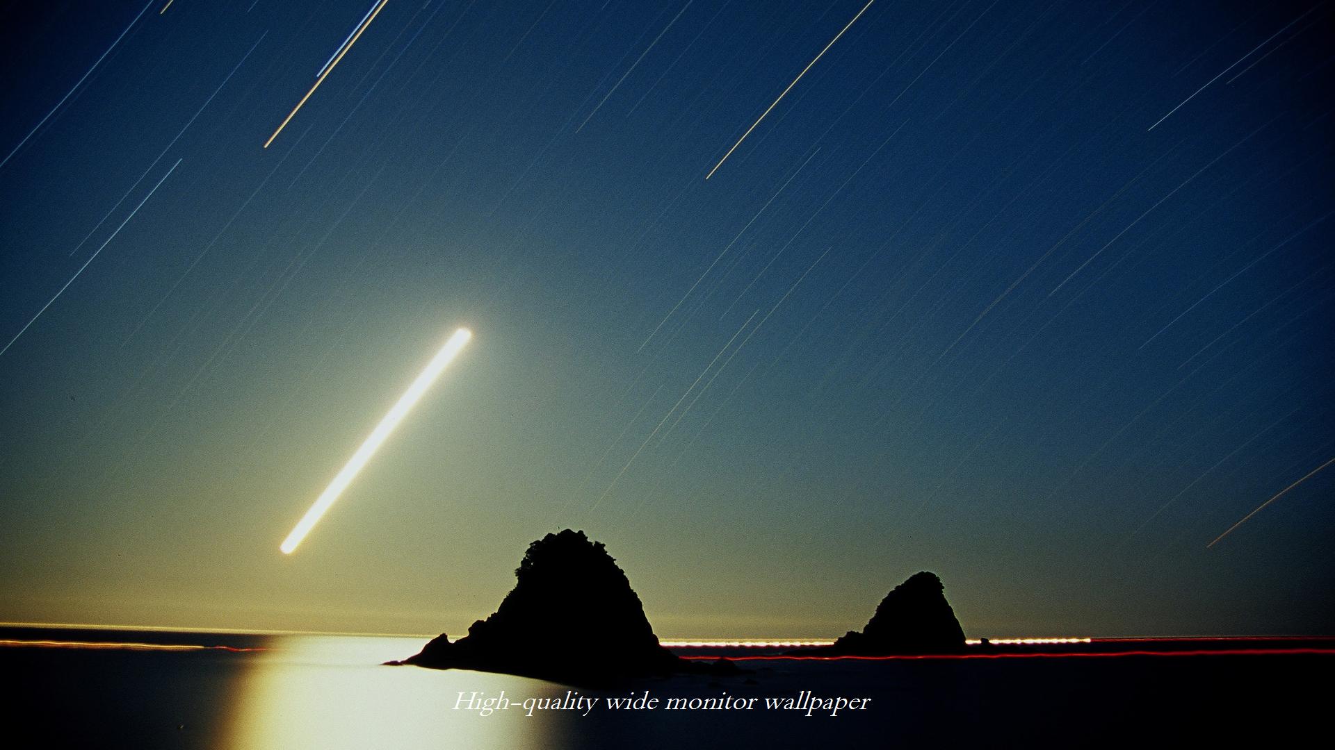 日南海岸に昇る月の光跡をモチーフにしました【1920×1080】アスペクト比１６：９のモニターに対応しています