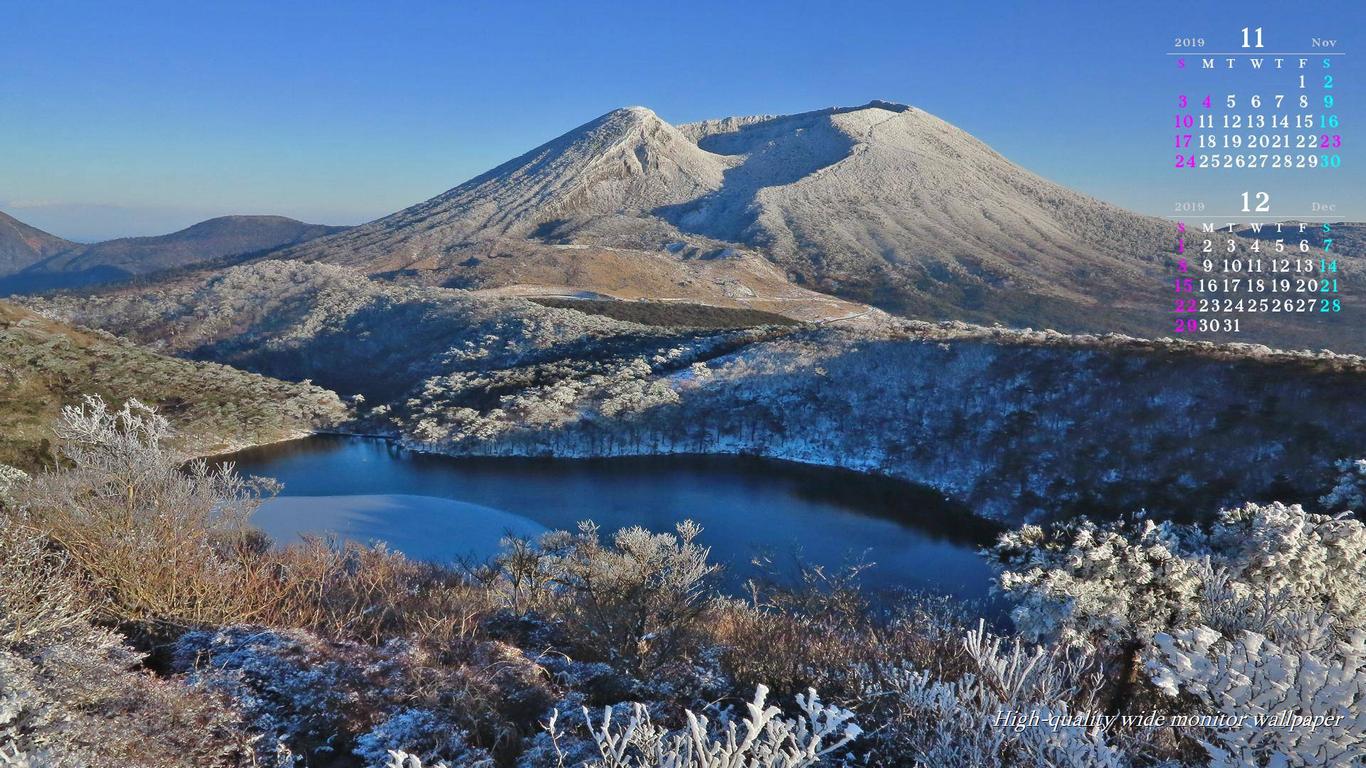 韓国岳と白紫池をモチーフにしました2018年11月12月のカレンダー付きワイドモニター高画質壁紙【アスペクト比１６：９】に対応しています