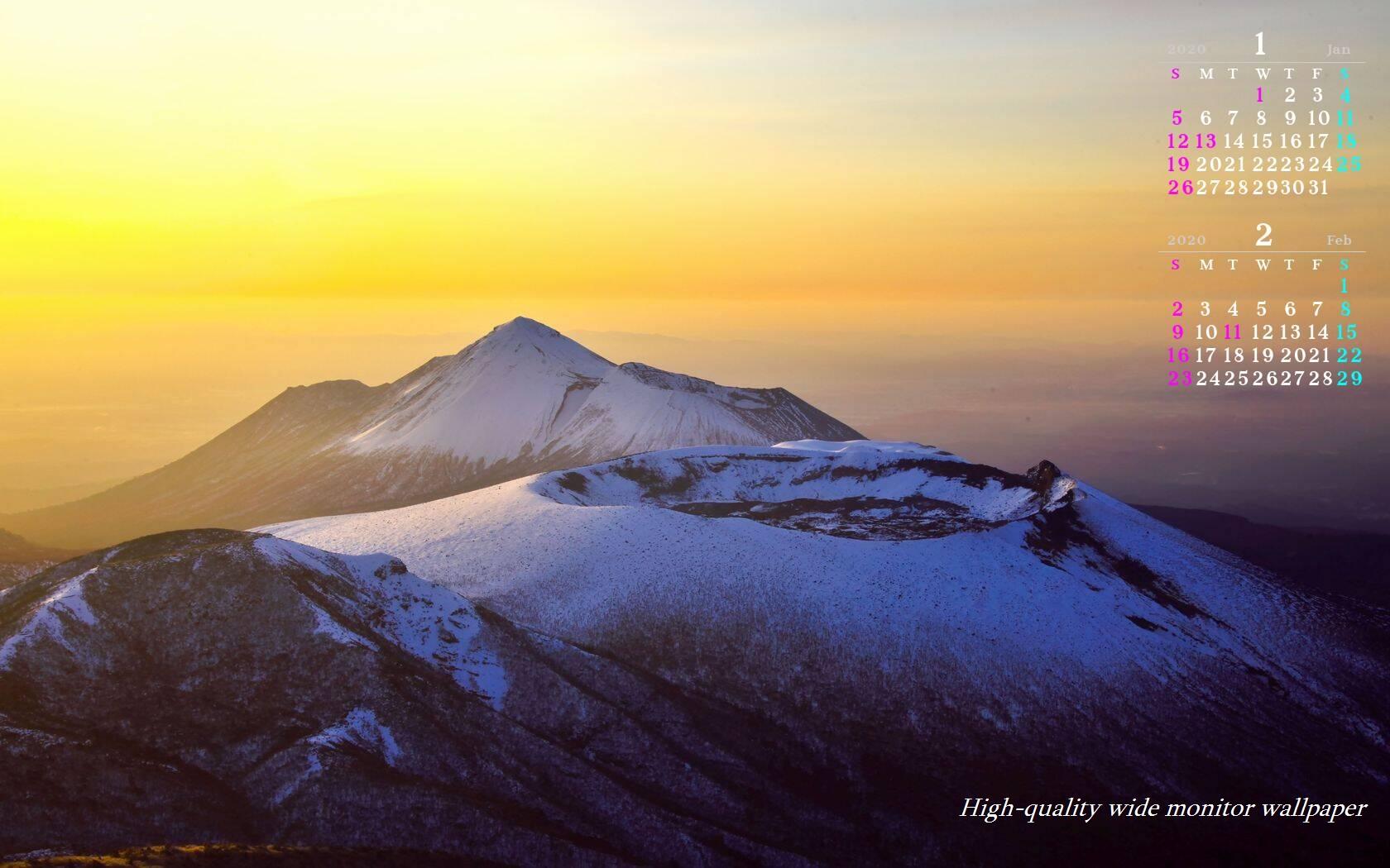 朝陽に染まる積雪の霧島連山をモチーフにしました2020年1月2月のカレンダー付きワイドモニター高画質壁紙【アスペクト比１６:１０】に対応しています