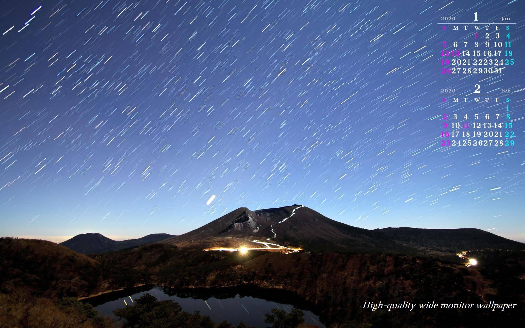 韓国岳登山者のヘッドライトと星の光跡をモチーフにしました2020年1月2月のカレンダー付きワイドモニター高画質壁紙【アスペクト比１６:１０】に対応しています