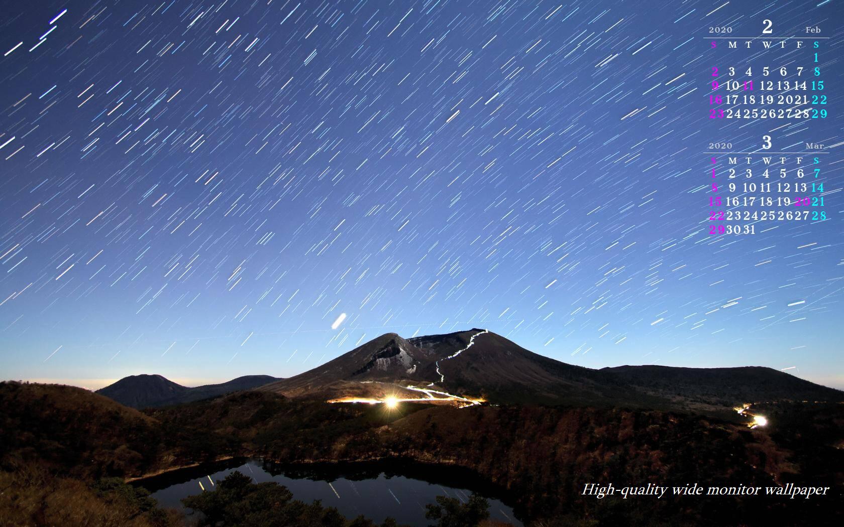 韓国岳登山者の光跡と星の光跡をモチーフにしました2020年2月3月のカレンダー付きワイドモニター高画質壁紙【アスペクト比１６:１０】に対応しています