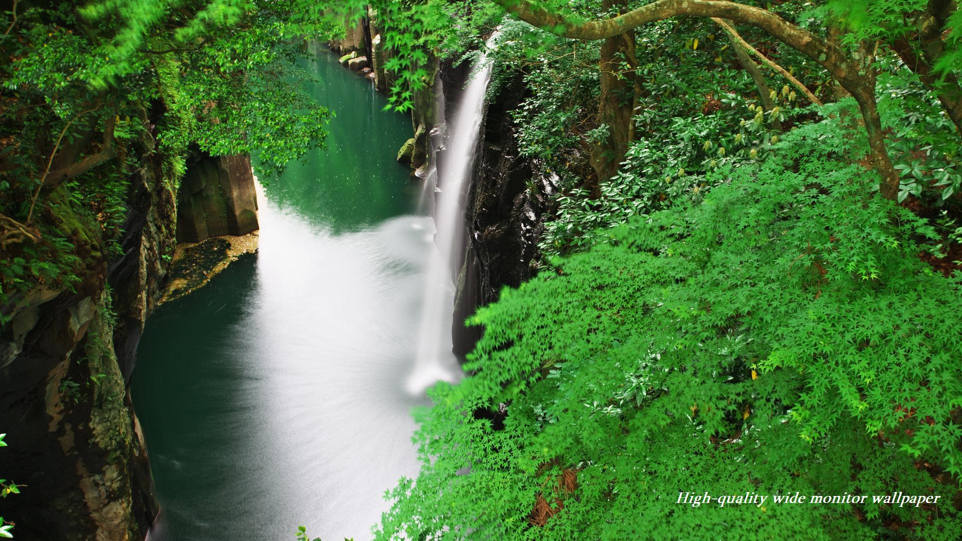 高千穂峡・真名井の滝をモチーフにしましたアスペクト比１６：９のモニター【1920×1080】に対応しています