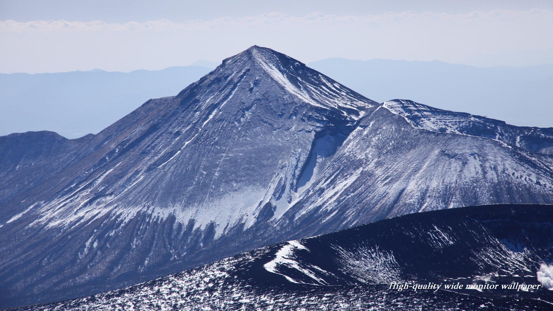 雪化粧の高千穂の峰をモチーフにしましたアスペクト比１６：９のモニター【1920×1080】に対応しています